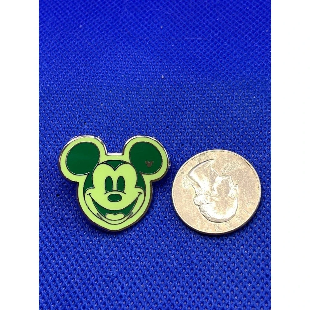 2009 colorful Mickey Mouse green face Disney trading pin Hidden Mickey